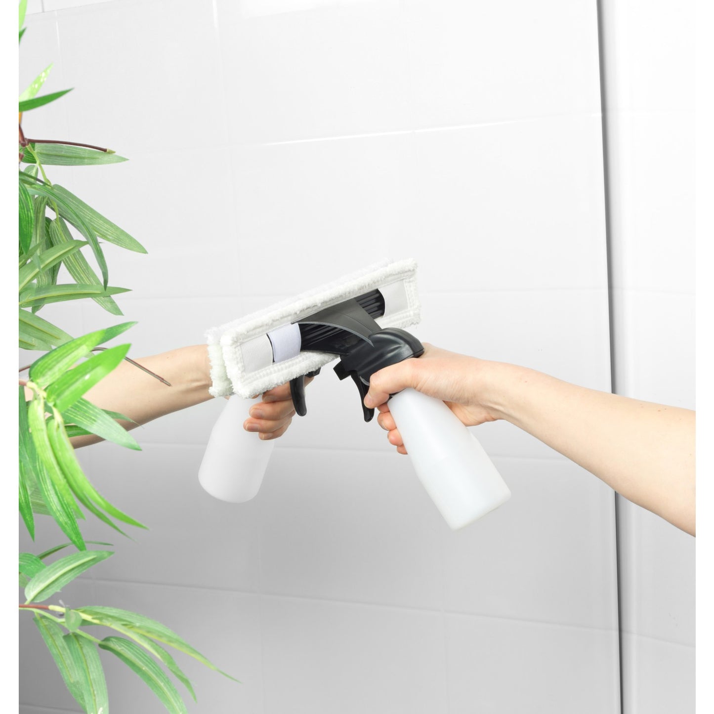 Beldray Cordless Window Vacuum plus Rechargeable with Spray Bottle & Wipe Pad